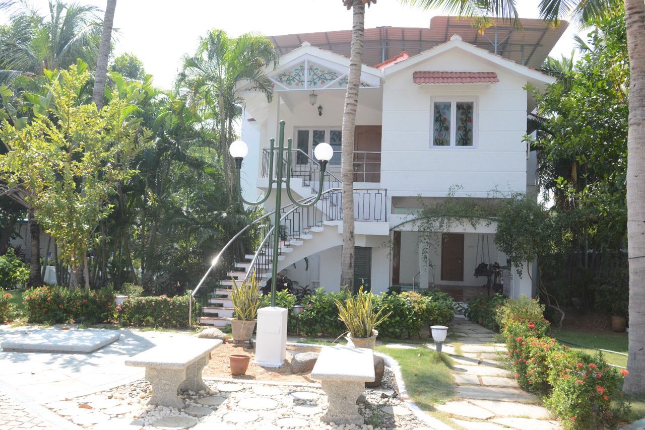 EverGreen Farm House in ECR