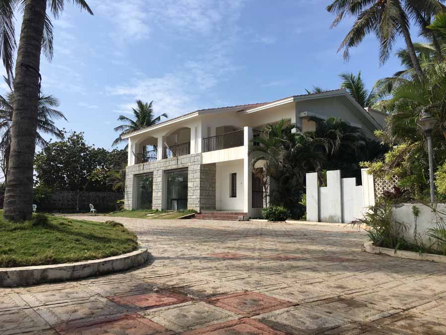 MoonLand Beach House ECR