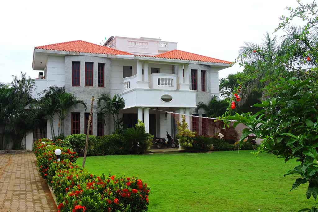 Beach Houses in ECR for Group Stays