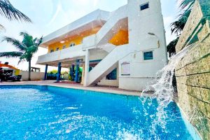 budget beach house ecr